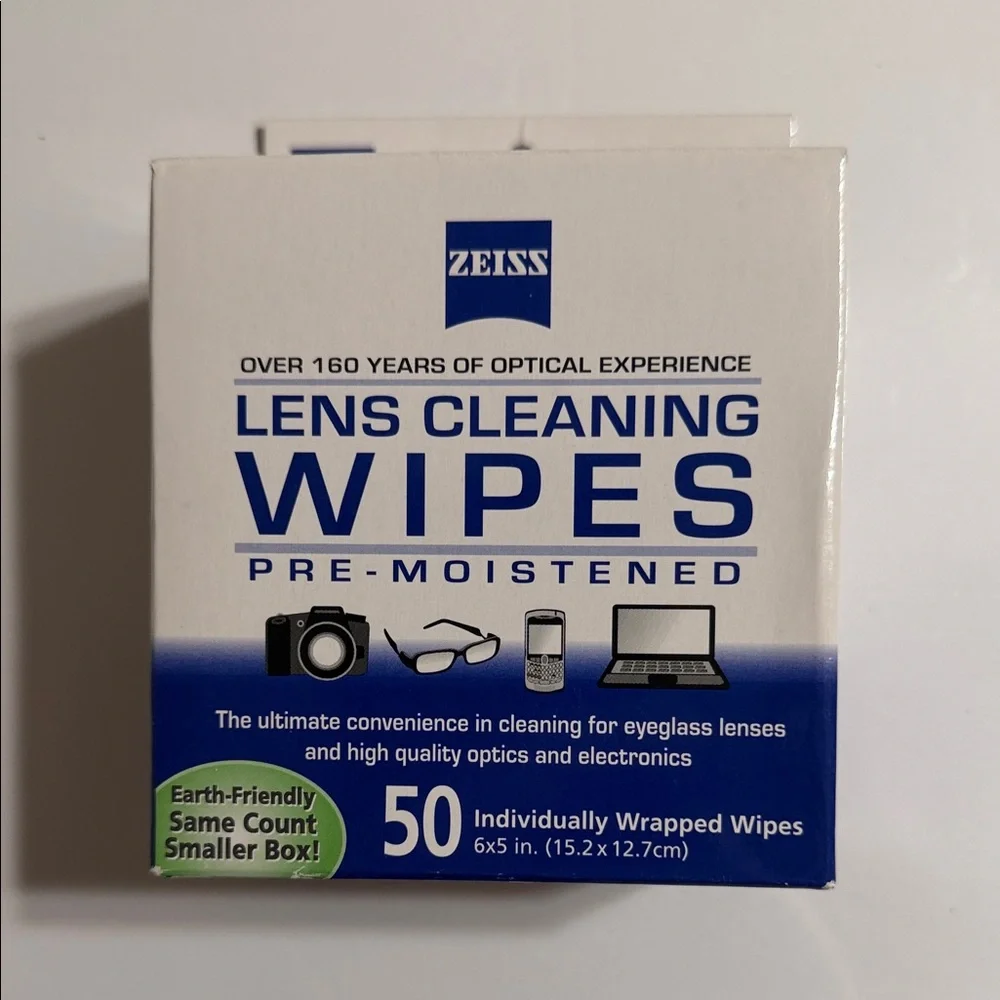 Lens Cleaning Wipes - White and Blue